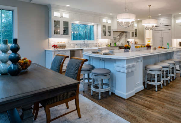 Dapur mewah dan elegan dengan desain kabinet custom